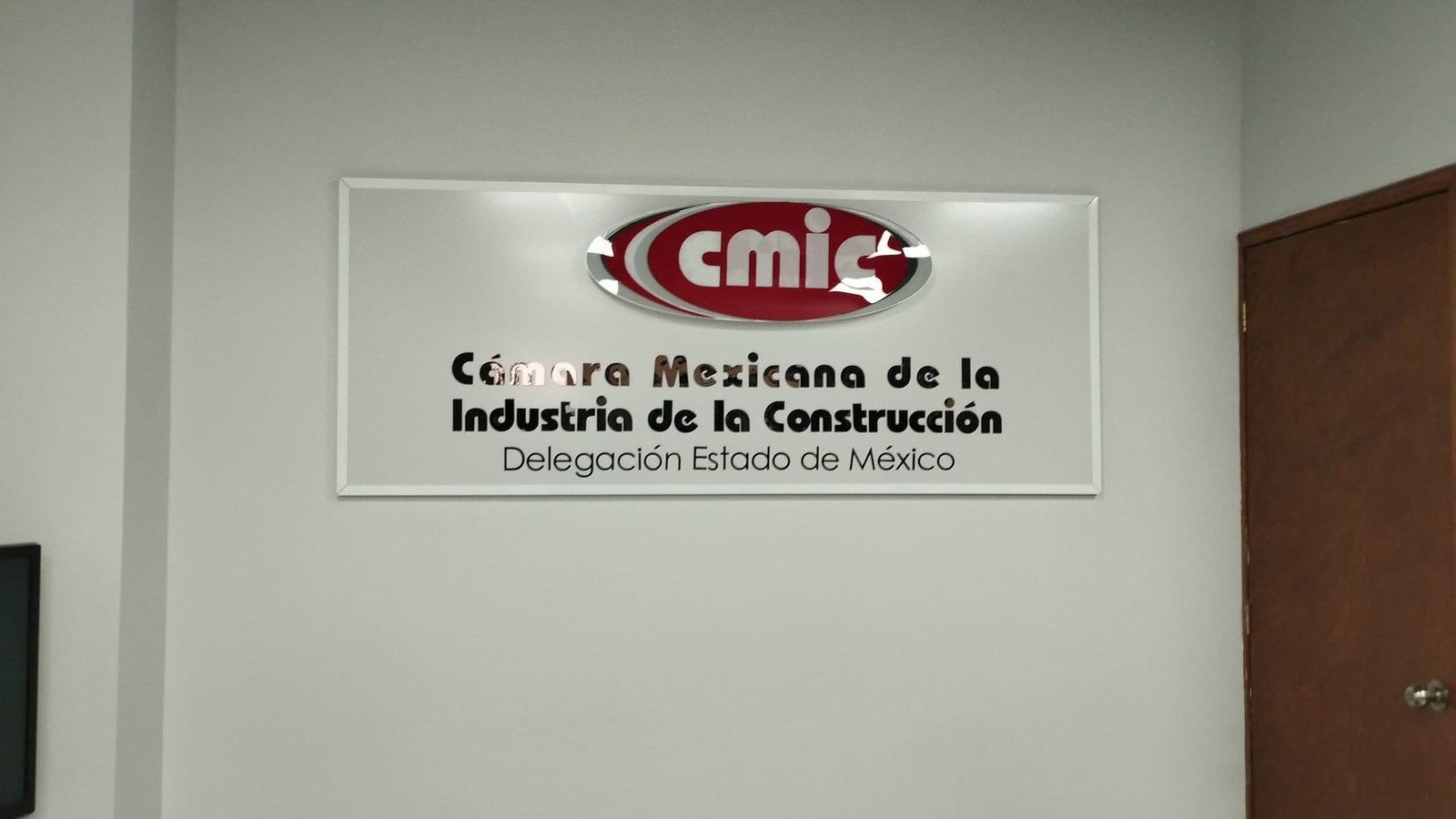 Letreros luminosos Grupo Chimal Editores